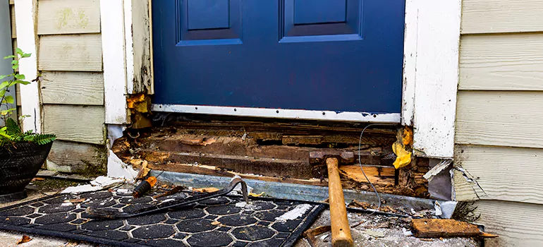 Broken Door Jamb Repair in Oakleaf Plantation, FL