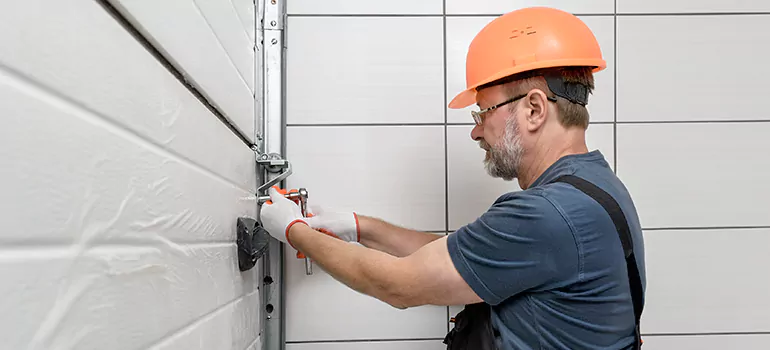 Commercial Garage Door Repair in Oakleaf Plantation, FL